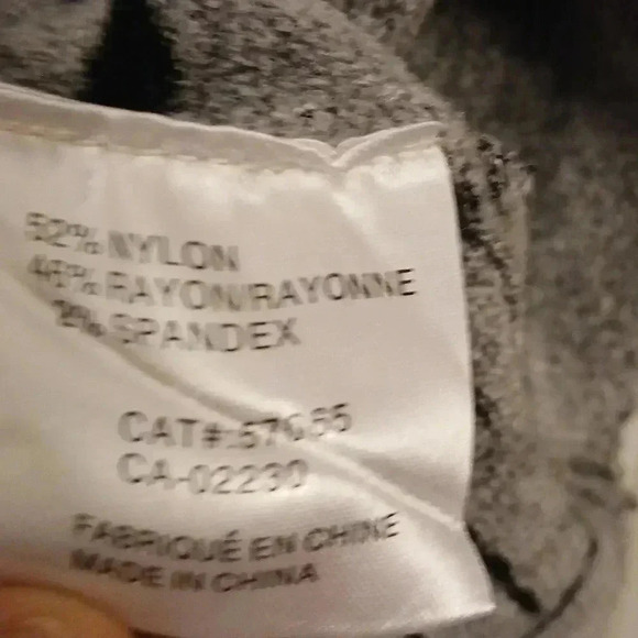 Beautiful  soft Floral gray sweater - Picture 7 of 7